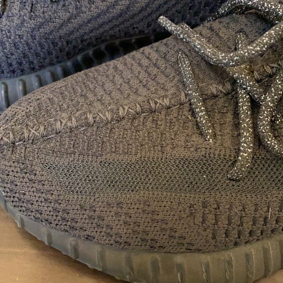 Yeezy boost350 V2 black non reflective - Picture 4 of 8